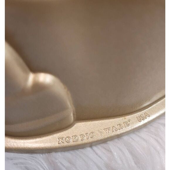 Nordic Ware Rose Bundt Pan - Picture 4 of 5